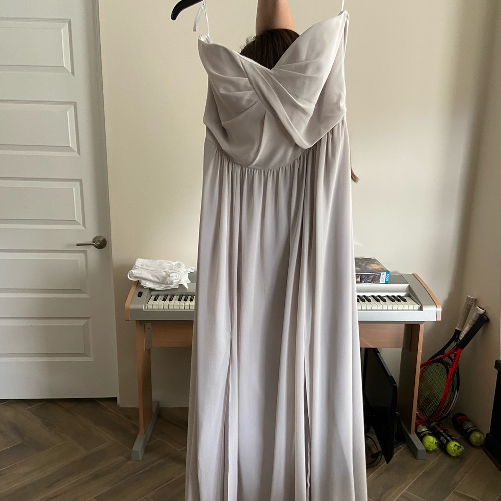 Strapless dress in oyster color